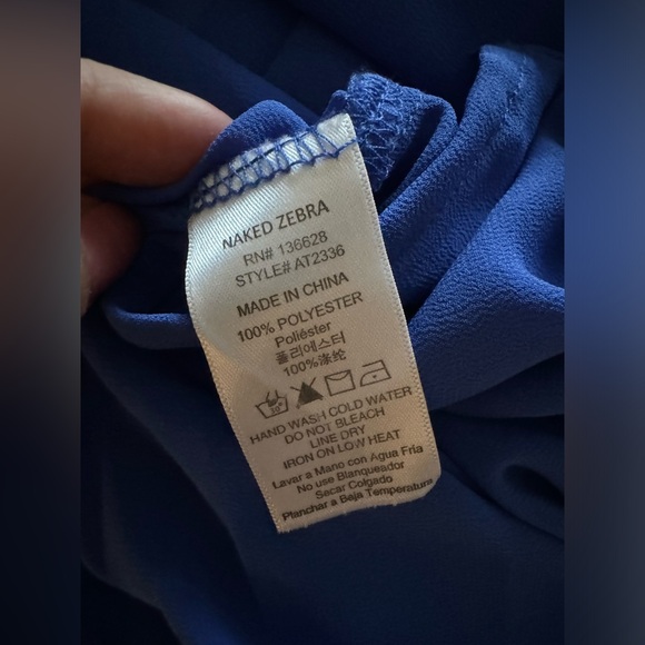 Naked Zebra Sleeveless Button up Royal Blue Blouse Size Small - Picture 7 of 7